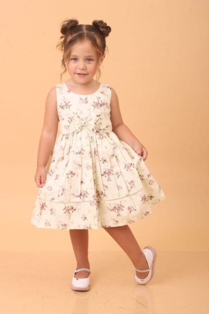 Vestido off white com flores lilás