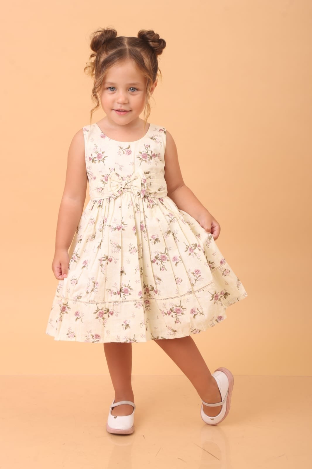 Vestido Offwhite com Flores Lilás